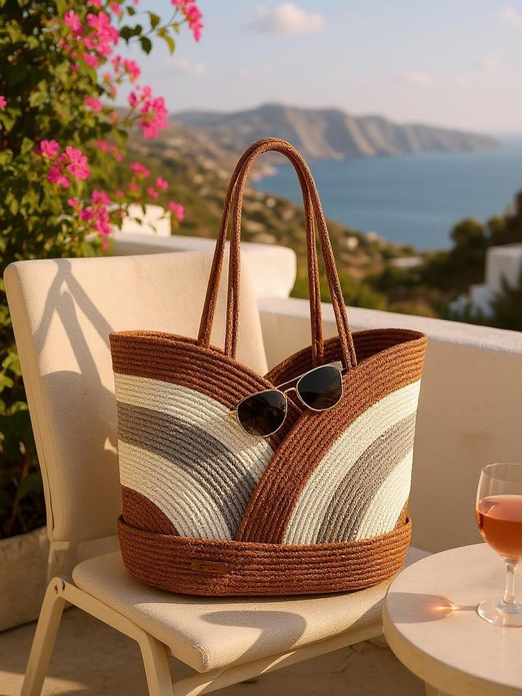 Natural Texture. Modern Tote Style.